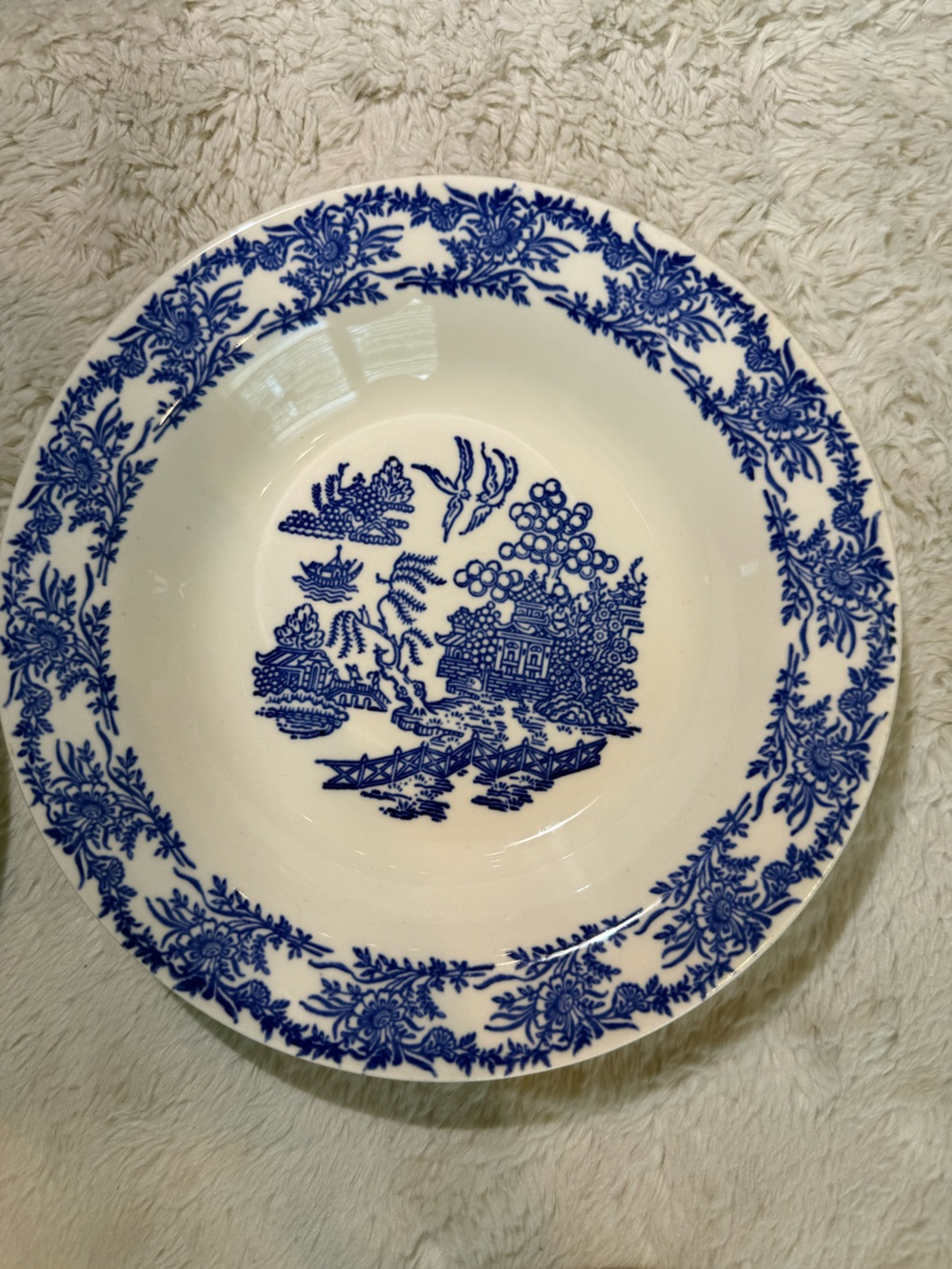 Set of 4- Vintage 8 1/4” Blue Willow pattern bowls by Royal China Company - Picture 5 of 8